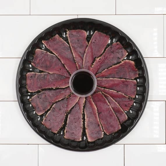 Tataki de Atún Aleta Azul con Ajojolí